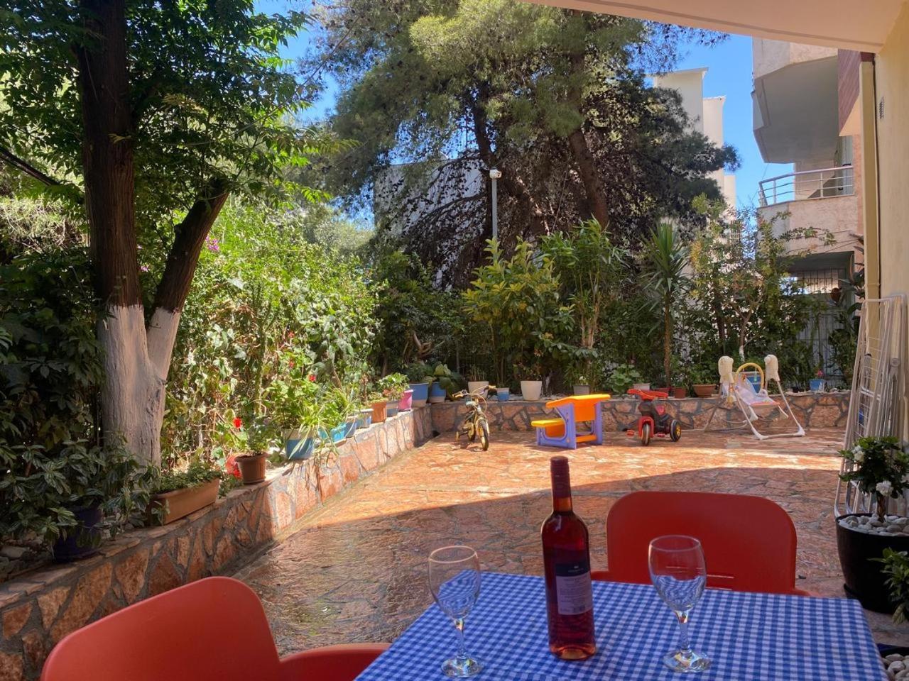 Olive Tree Apartment Sarande Bagian luar foto